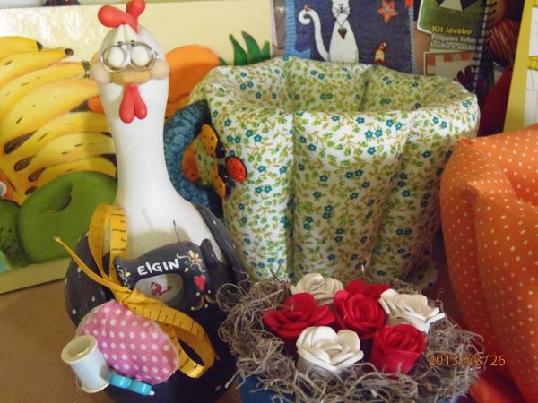 D.galinha em cabaça costureira